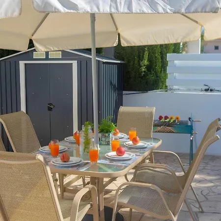 Villa Avocado Palm 23 *